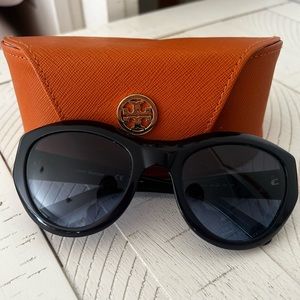 Navy blue Tory Burch sunglasses